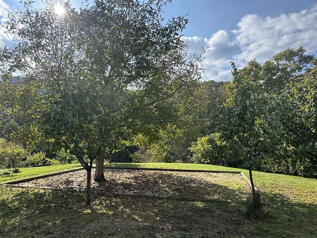 Maison à MEOUNES-LES-MONTRIEUX
