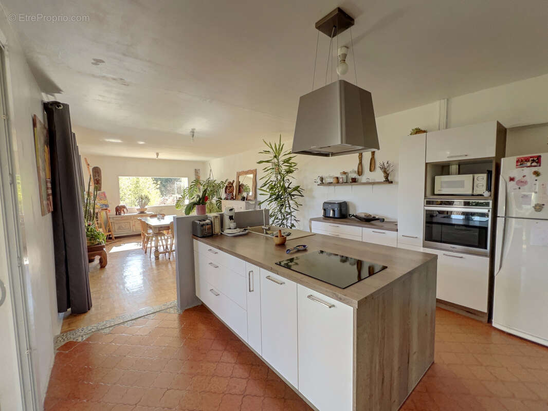 Maison à SAINT-ROMAIN-DE-LERPS