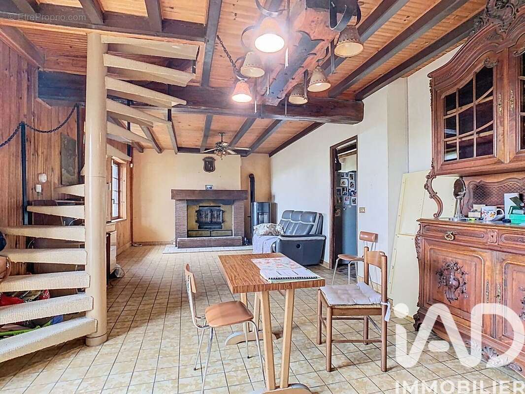 Maison 258 m² à Bannes  - photo 4