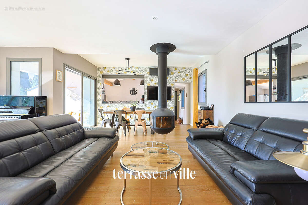 La ciotat - figuerolles - maison familiale - t6 - 204 m2 + t2 40 m2 - piscine - parcelle 1041m2 - vue mer - 1 - photo 6