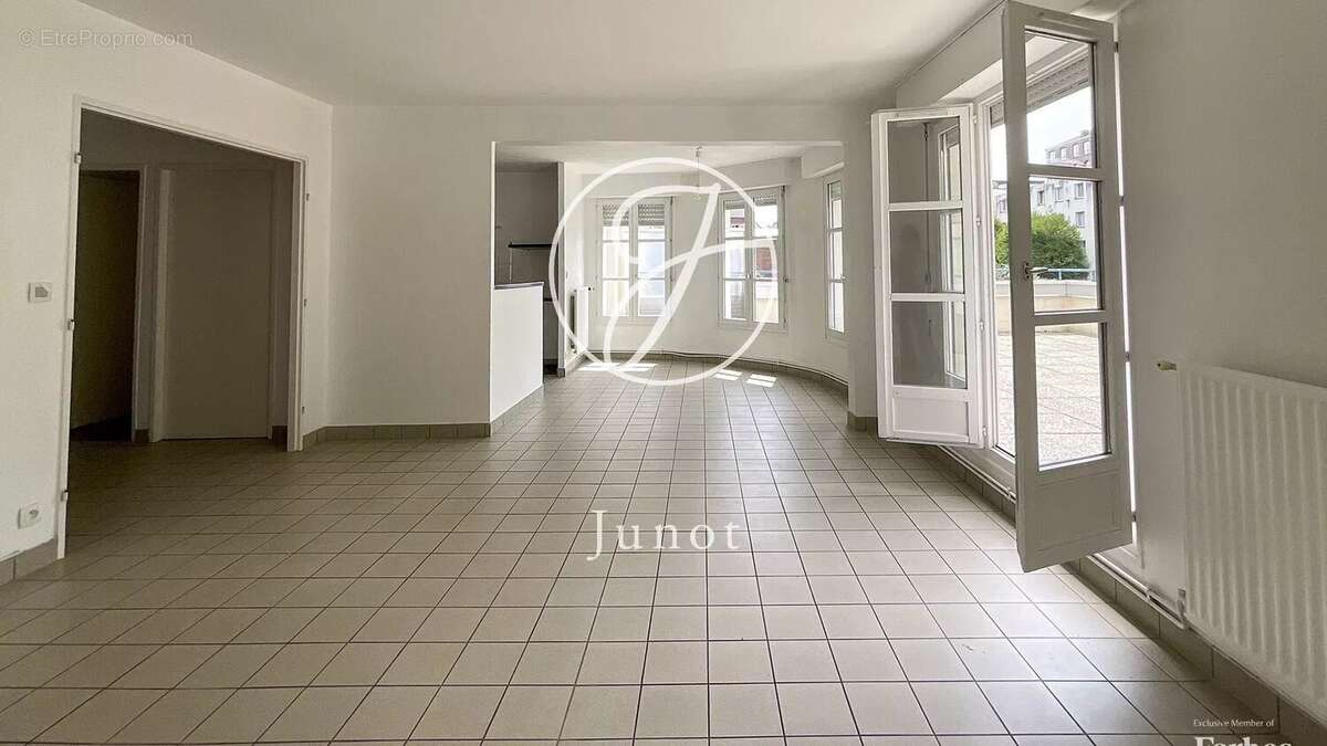 Lille - VIEUX LILLE - Appartement à vendre - 61,28m² - 1-2 chambres - Terrasse - Garage - photo 6