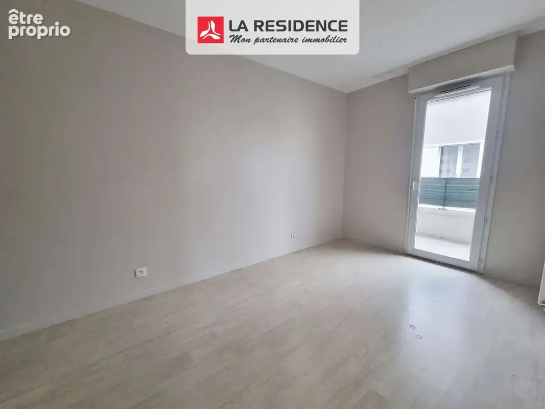 Appartement 4 pièces 74 m² à vendre à Stains (93240) - photo 4