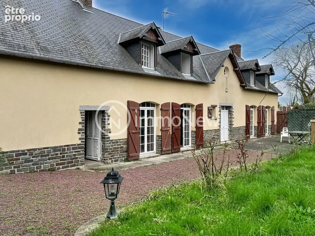 Maison à CERENCES