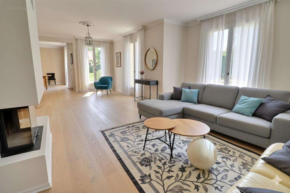 Maison à SAINT-NOM-LA-BRETECHE