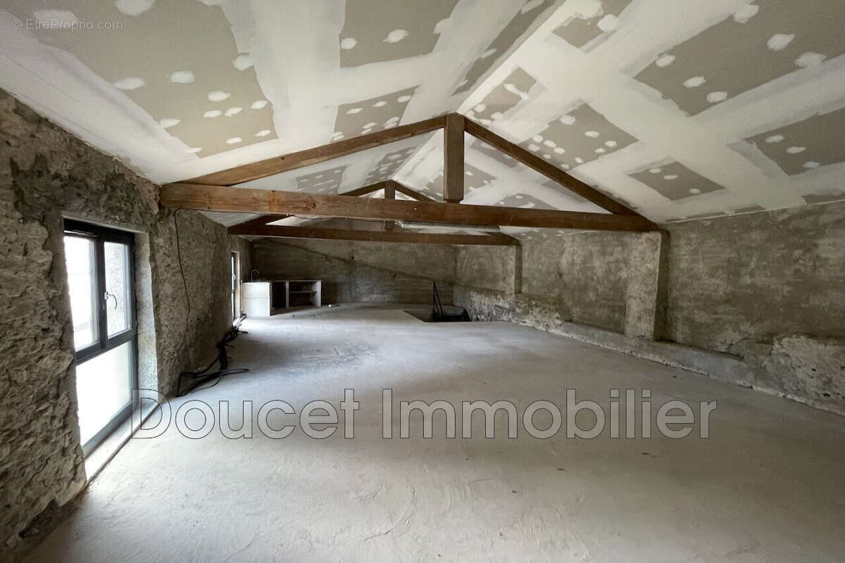 Commerce 170 m² à Sauvian  - photo 2