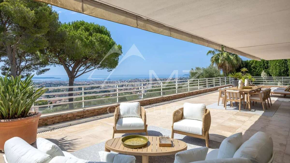 Appartement à LE CANNET
