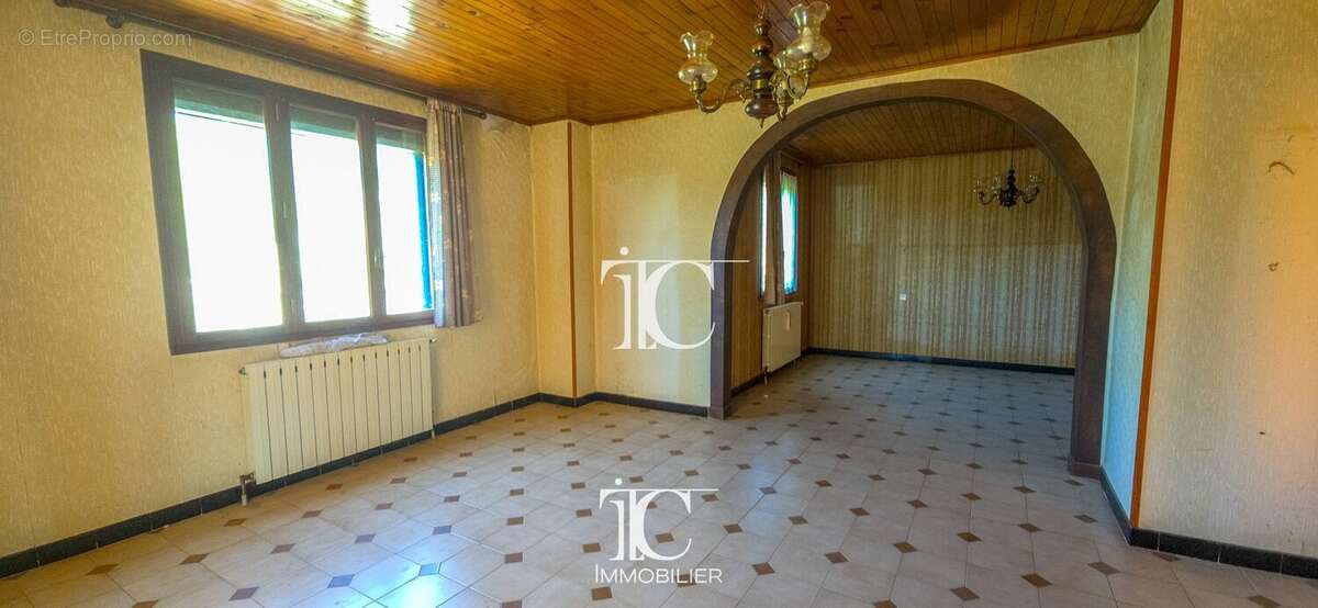 Maison à SAINT-PAUL-LE-JEUNE