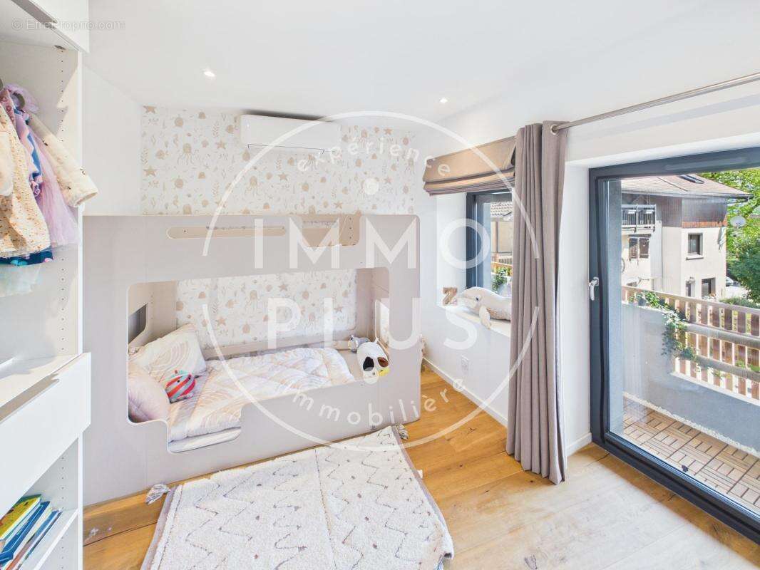 Vente - Maison - 7 pièces + cuisine - 210 m² - 850 000 € - - photo 4