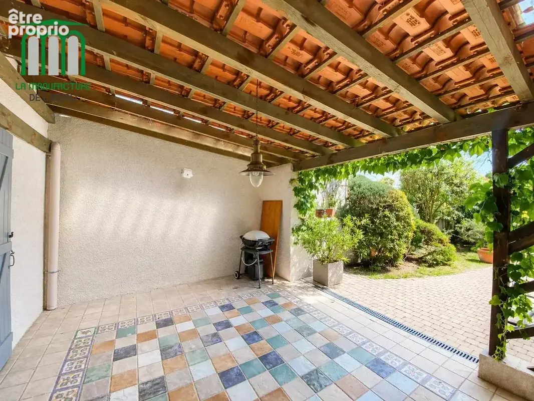 villa de 184m² avec piscine et dépendances / saint-galmier - photo 3
