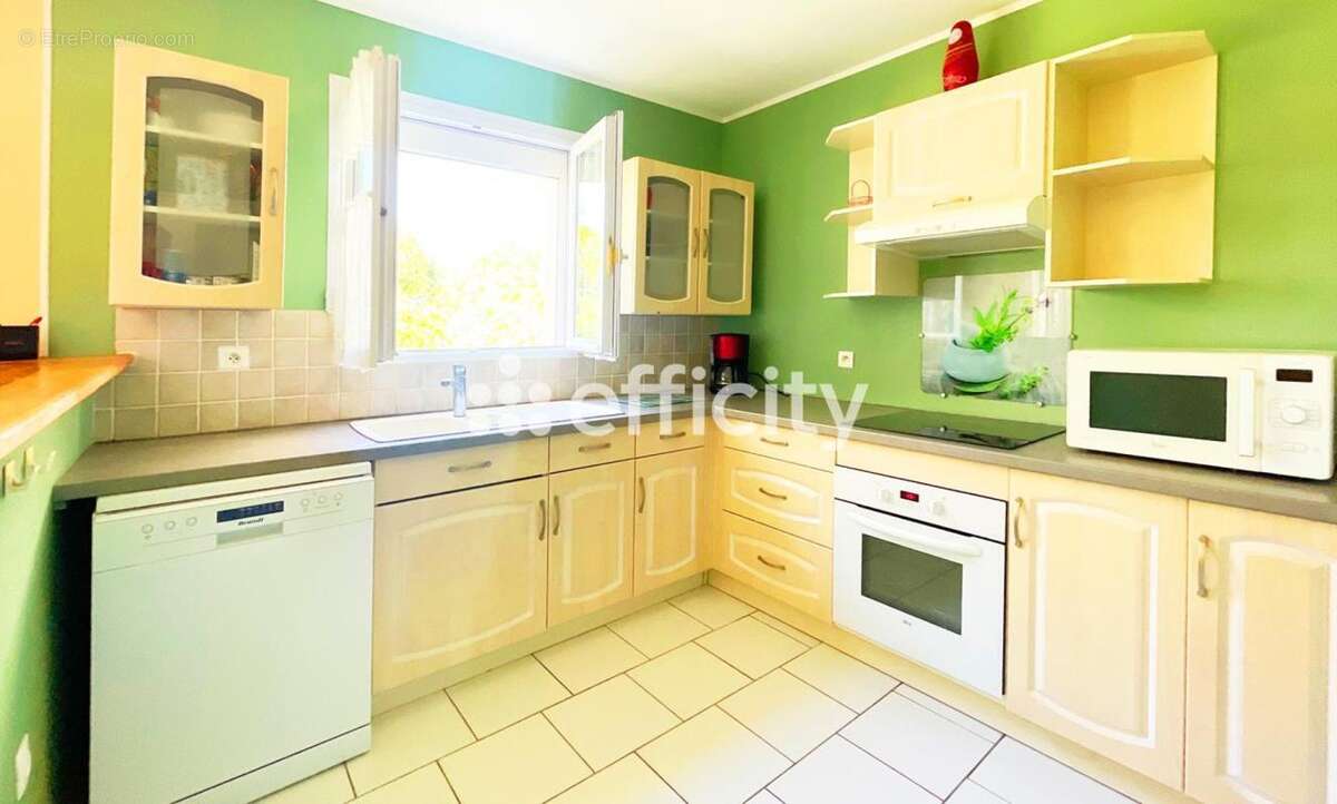 Maison à SAINT-LAURENT-DE-LA-PREE