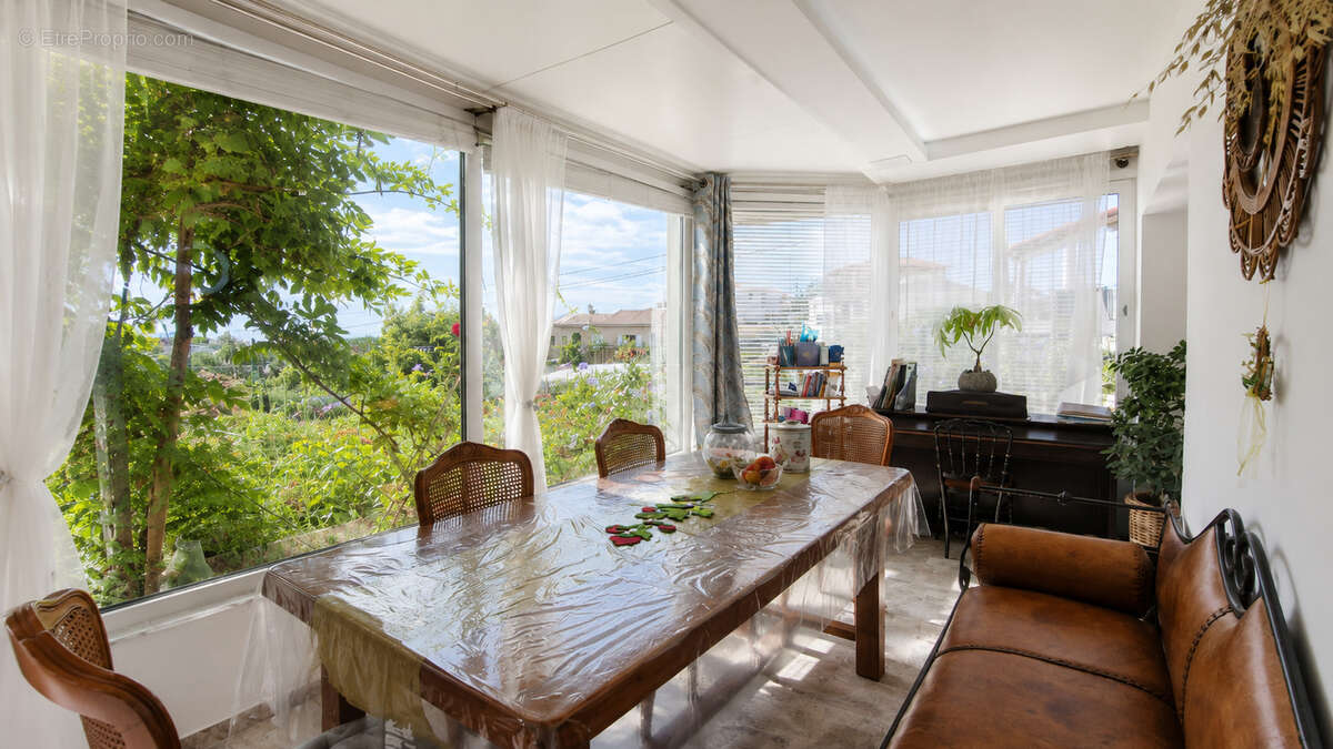 Appartement à VALLAURIS