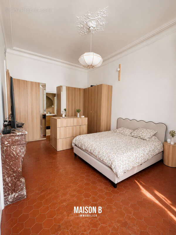 Appartement à MARSEILLE-1E