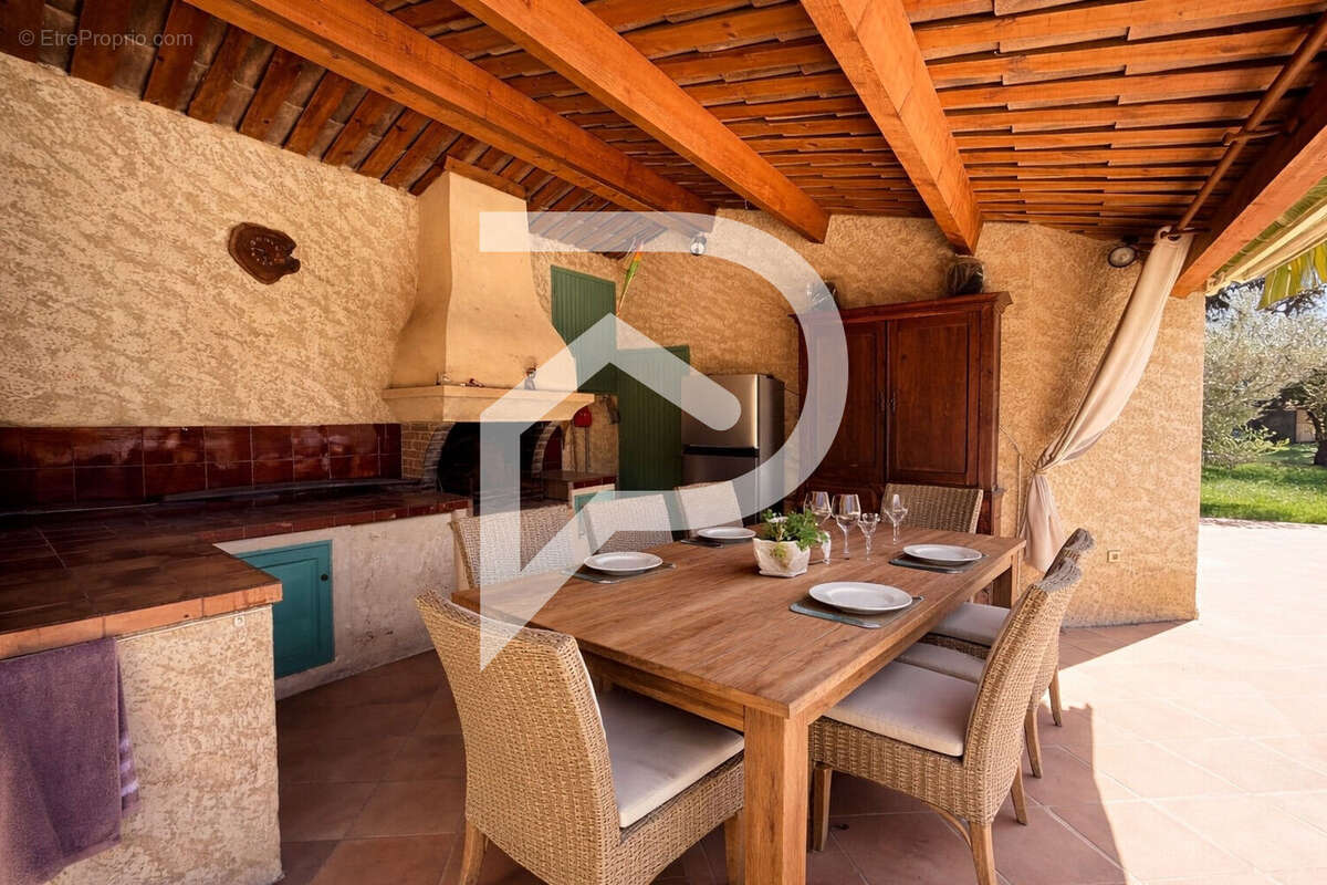 Maison à VINON-SUR-VERDON