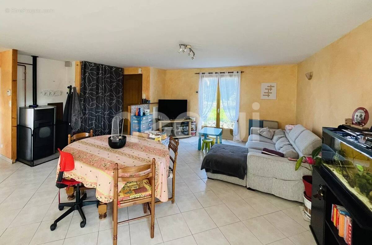 Maison à SAINT-AGOULIN