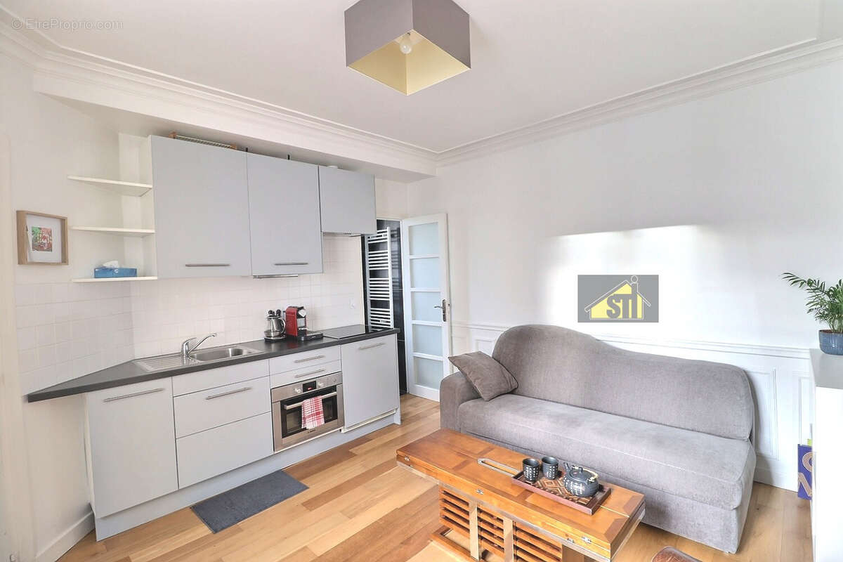 Appartement à PARIS-14E