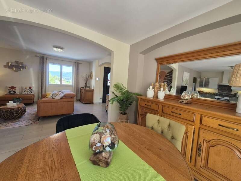 Maison à SOLLIES-VILLE