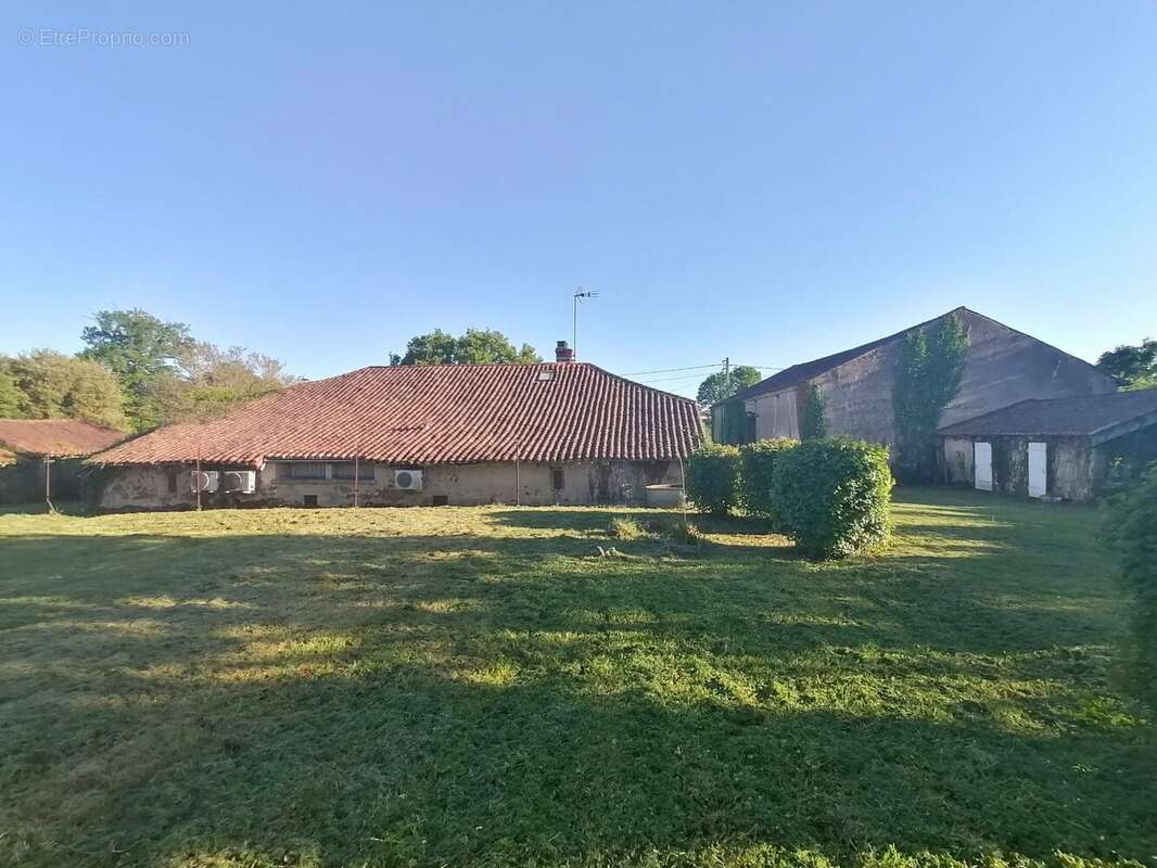 Maison à LUCHAPT