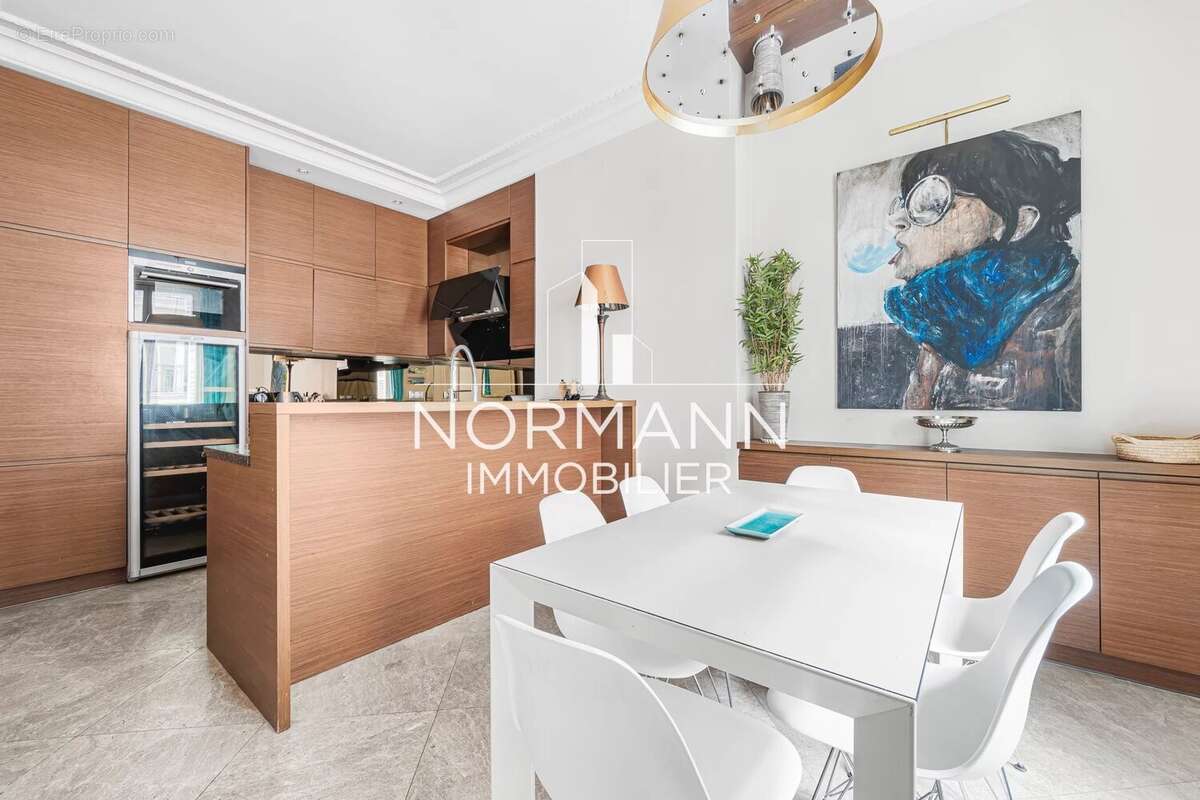 Appartement à PARIS-8E