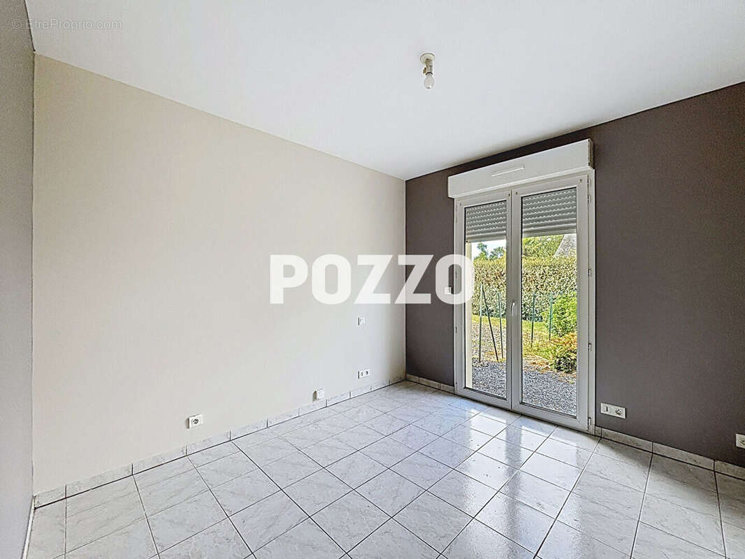 Marigny Le Lozon , maison plain pied de type F5 à 600 mètres du centre ville; bon état, jardin garage et parking privé - photo 6