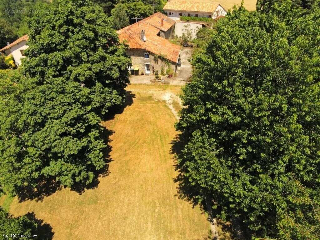 Maison à NANTEUIL-EN-VALLEE