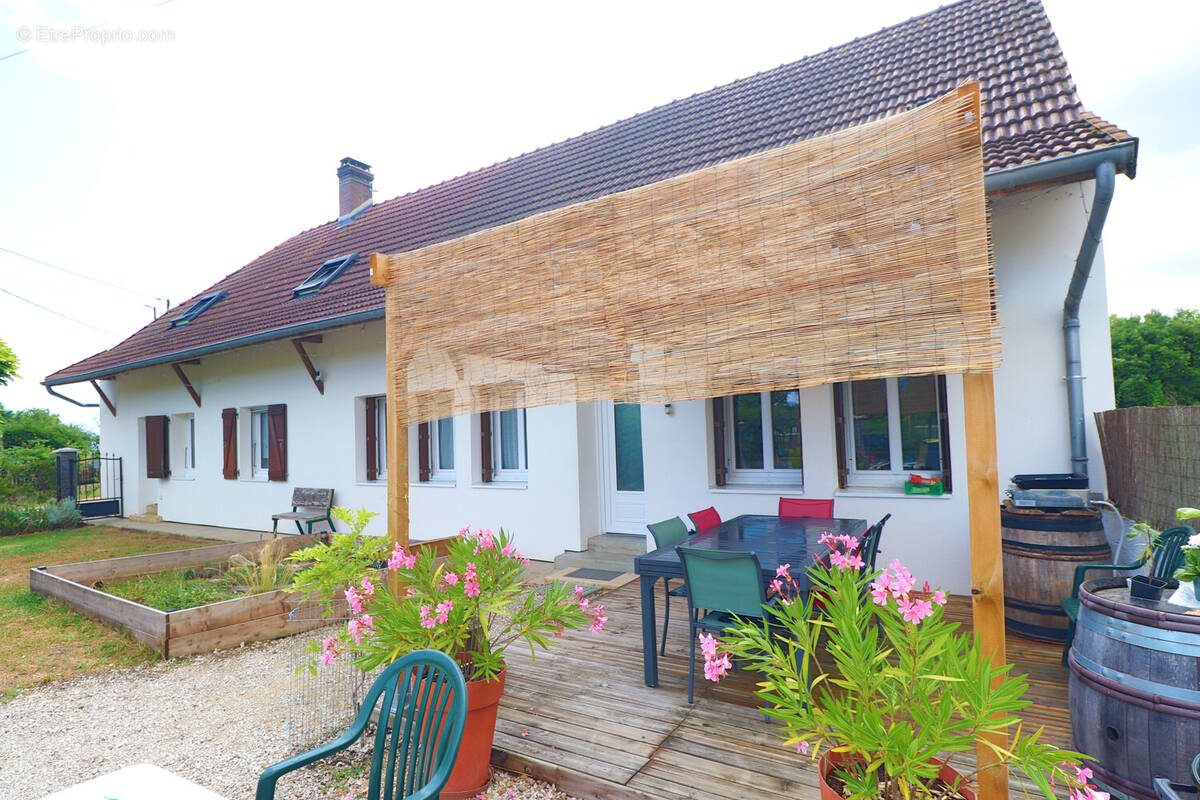 Maison à LAYS-SUR-LE-DOUBS