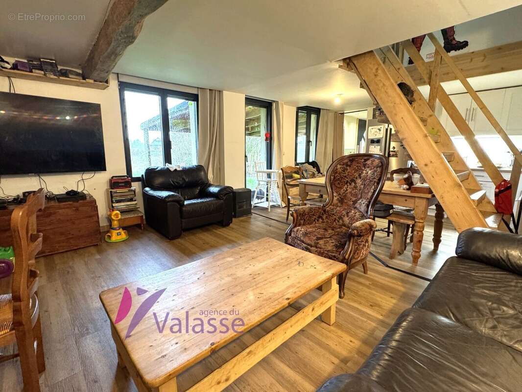 Maison à GRUCHET-LE-VALASSE