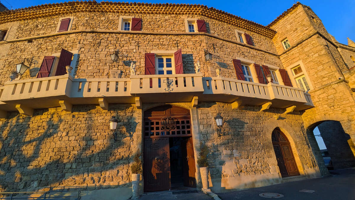 Château médiéval XII e Siecle rénové entre mer et Montagne avec vue  en 360 degrés sur la vallée verdoyante - photo 15