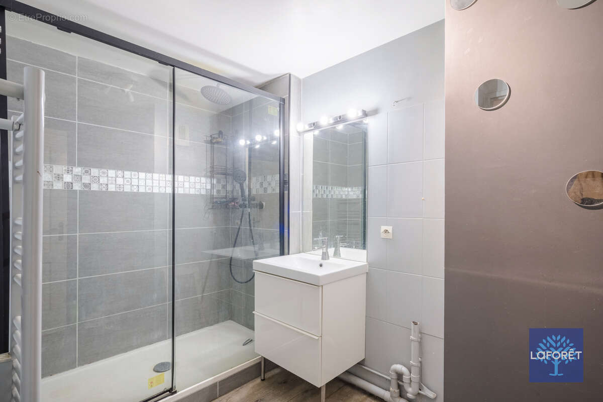 Appartement à LES PAVILLONS-SOUS-BOIS