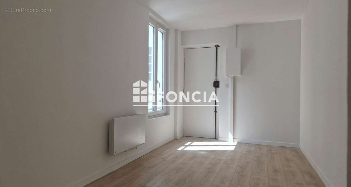Charonne, à deux pas du square Louis Majorelle. 2 pièces de 27m², entièrement refait à neuf, ascenseur, vue sur cour arborée - photo 2