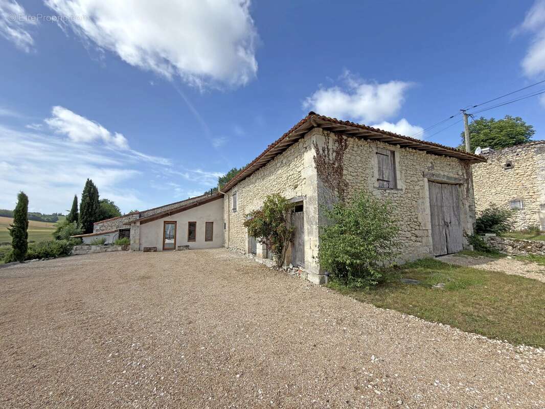 Charmante Propriété en Pierres avec Grange et Piscine ! - photo 18