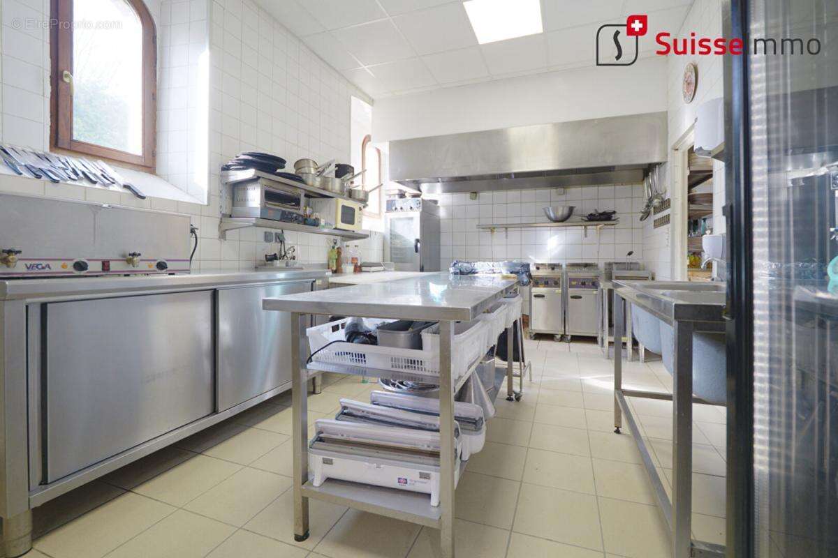 Murs  + appartement T5 (+ possibilité fonds restaurant + Licence 4) - photo 10