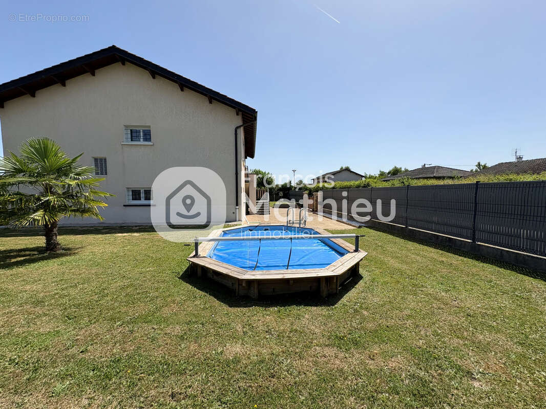 Villars les Dombes : maison beaujolaise 117m2 hab - 5 pièces - garage - 792m2 de terrain avec piscine semi-ent - photo 4