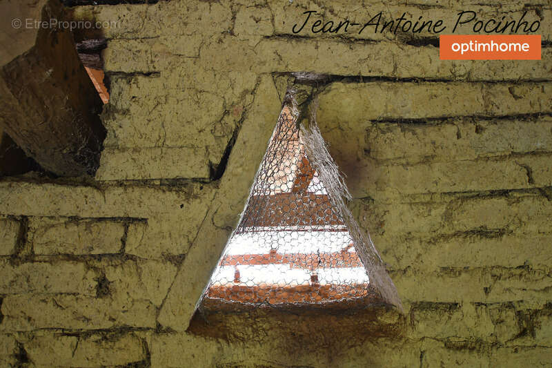 Maison à SAINTE-FOY-DE-PEYROLIERES