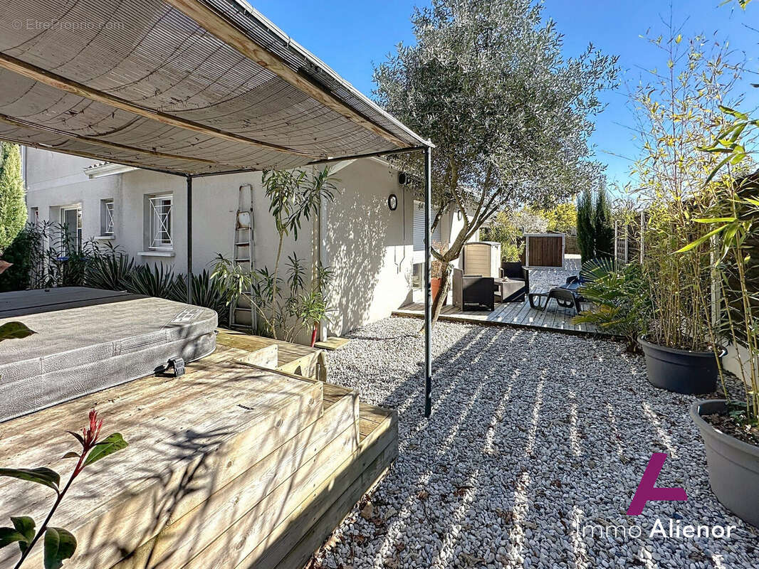 Maison à ARES