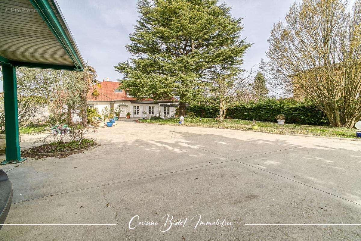 Maison à SAINT-PIERRE-DE-CHANDIEU