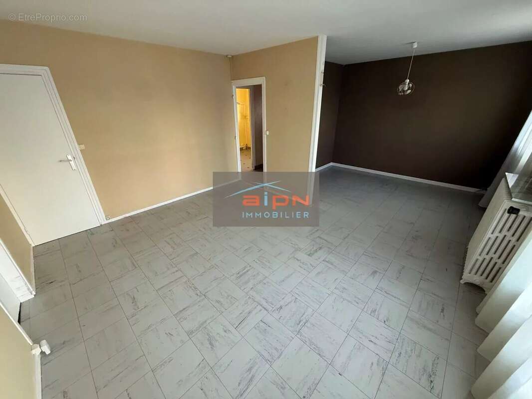 Maison à SAINT-ETIENNE-DU-ROUVRAY