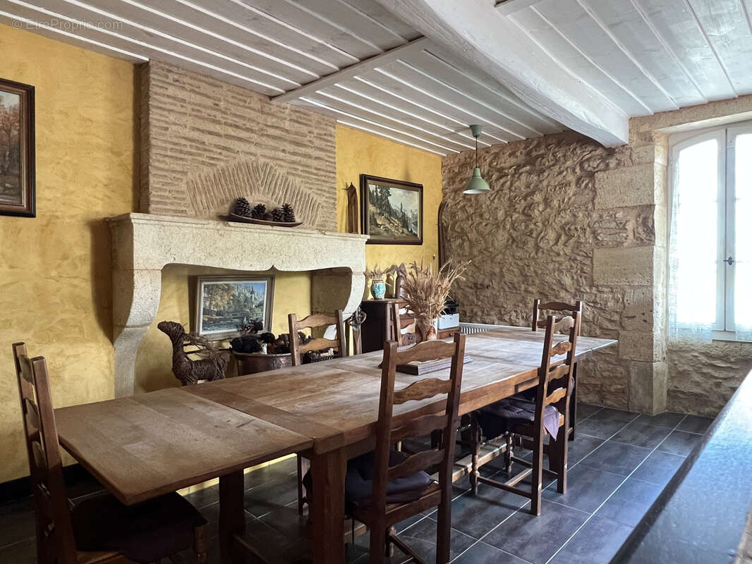 À Langon, immense maison à vendre 399500 € - photo 6