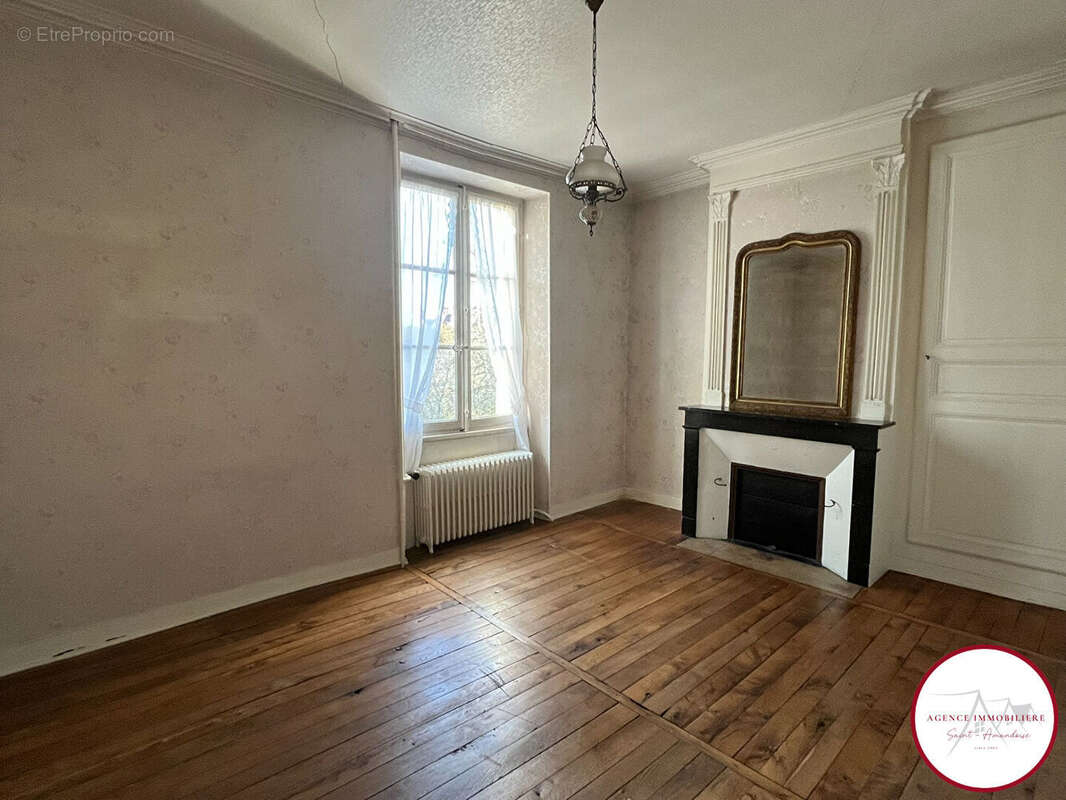 Maison à SAINT-AMAND-MONTROND