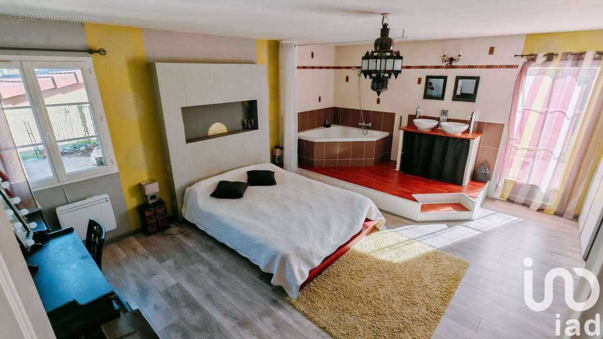 Photo 2 - Maison à SAVIGNY-EN-SEPTAINE