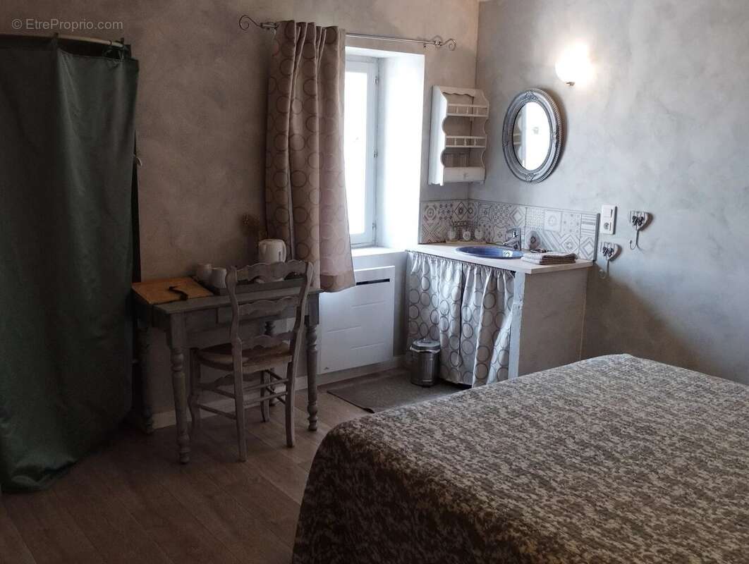 Appartement à COURSEGOULES