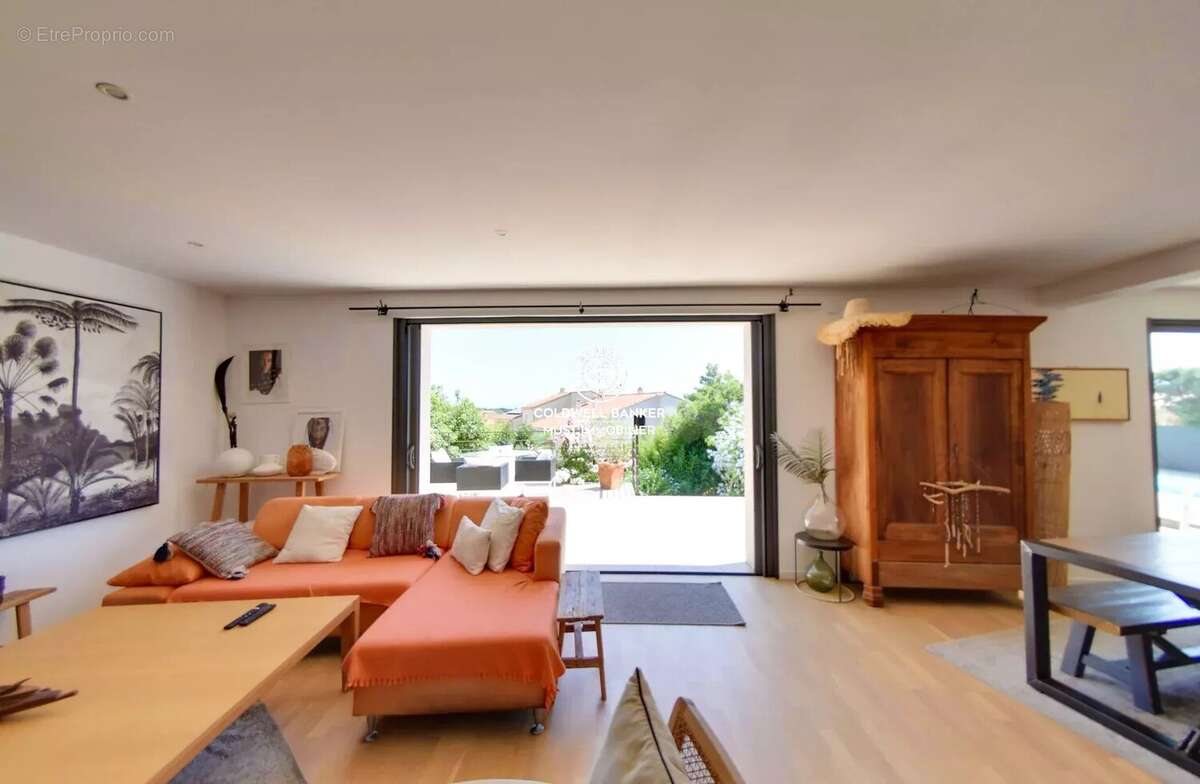 Canet: Maison dominante avec vue, en impasse, avec 1000 m² de terrain et piscine - photo 4