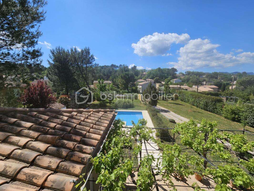 Côte d'Azur - Villa de standing 5 chambres dont suite de plain pied, piscine et beau terrain - photo 3