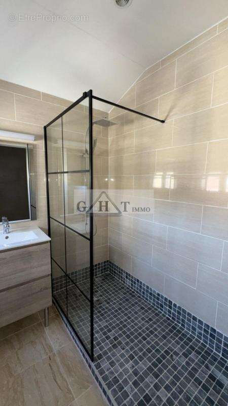 Immeuble a vendre entièrement rénové – 3 logements – saint-denis - photo 18
