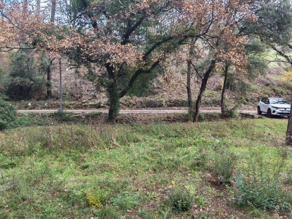 Terrain à LORGUES