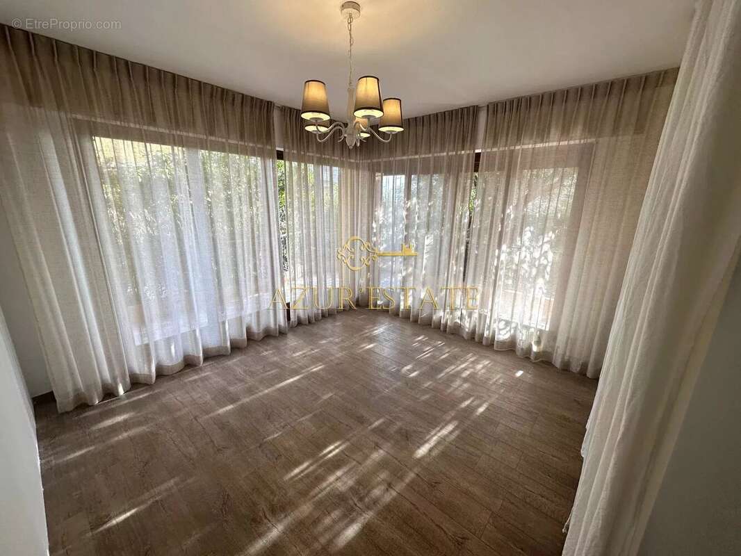 Appartement à ROQUEBRUNE-CAP-MARTIN