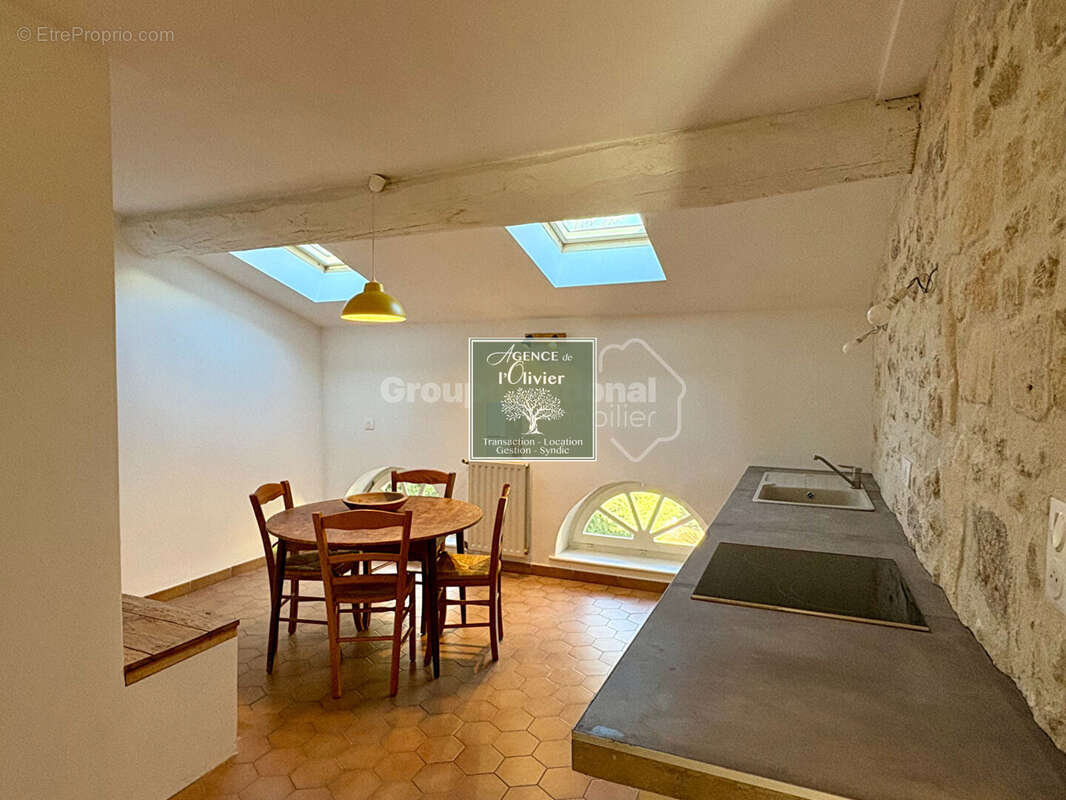 ARLES. Appartement dans un hôtel particulier - photo 7