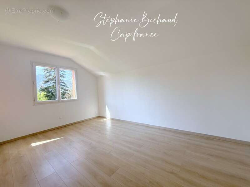 Maison à vendre 7 pièces LA ROCHE DES ARNAUDS (05) - photo 15