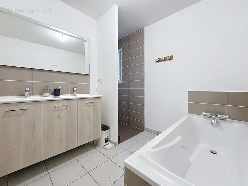 Maison à CHARENTILLY