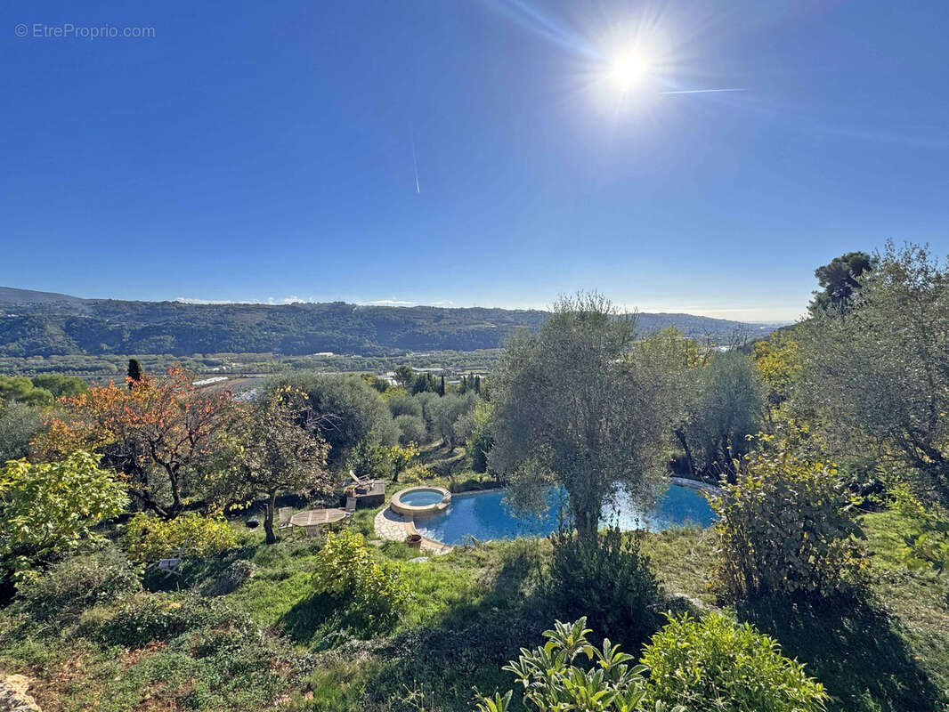 EXCLUSIVITE St JEANNET - Villa de 160 m2 avec piscine et vue dégagée - photo 17