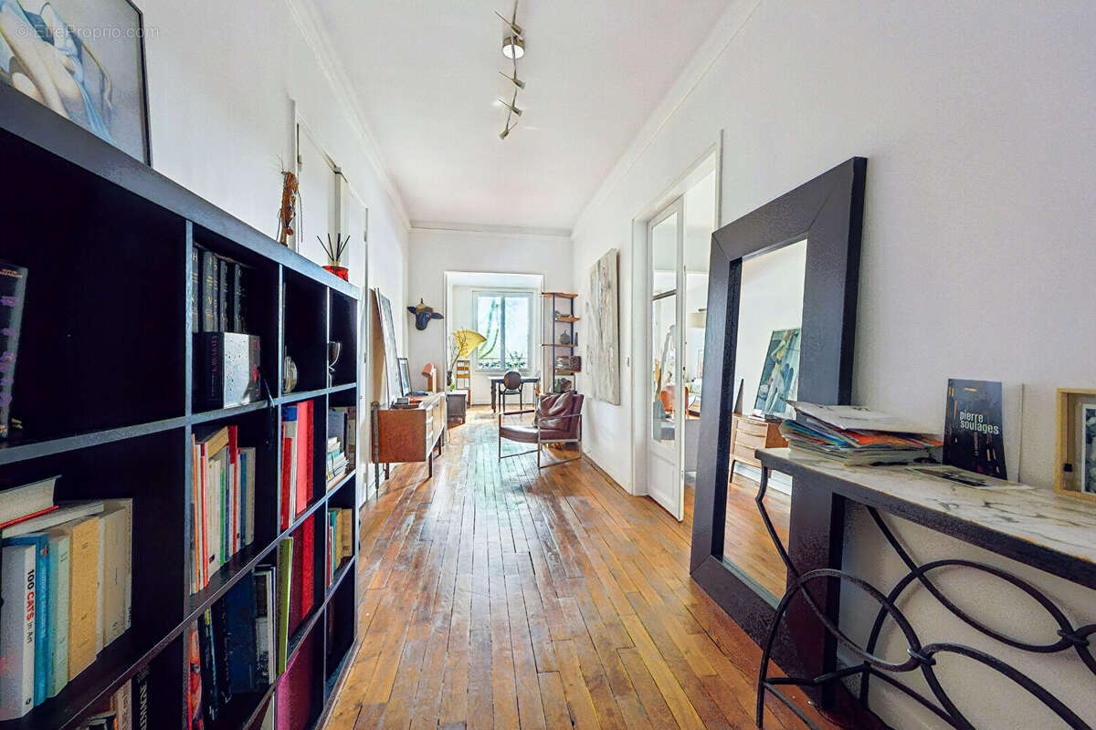 Appartement à PARIS-16E